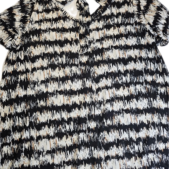 Lane Bryant Shirt Womens Black White Beige Swing Tee Tie Back NWT Flutter Sleeve - Picture 6 of 8
